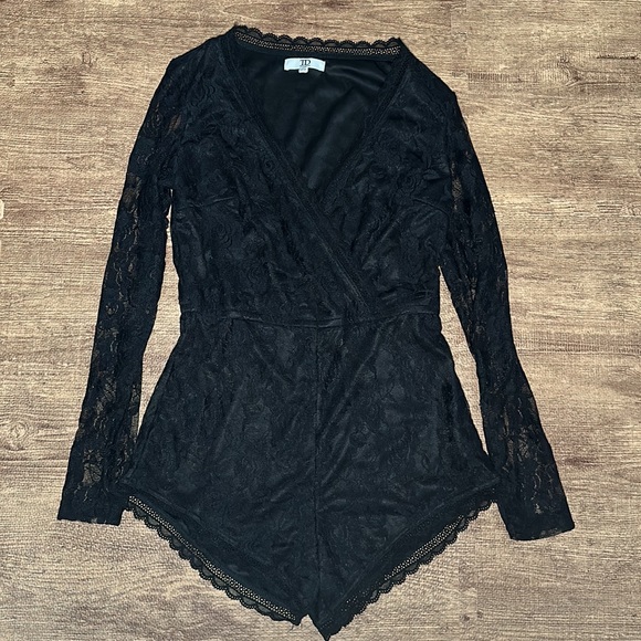 NWOT Black Lace Romper - Size 10 fits like size 6 - Picture 2 of 3